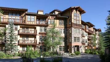 Condo, 2 Bedrooms | Bahagian luar