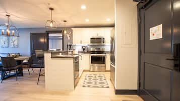 Condo, 2 Bedrooms | Private kitchen | Fridge, oven, coffee/tea maker, toaster