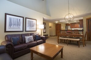 Condo, 2 habitaciones | Área de sala de estar