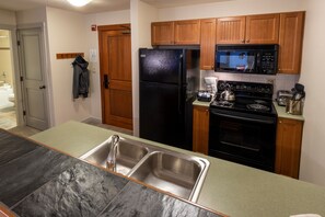 Condo, 2 Bedrooms | Private kitchen | Fridge, oven, coffee/tea maker, toaster