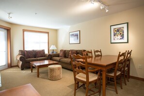 Condo, 1 Bedroom | Living area
