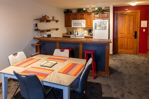 Condo, 1 Bedroom | Dining