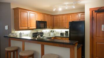 Kondominium, 2 kamar tidur | Dapur pribadi | Lemari es, oven, mesin pembuat kopi/teh, dan pemanggang roti