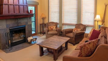 Condo, 3 Bedrooms | Living area