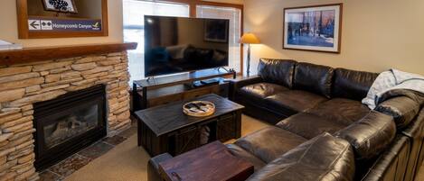 Condo, 2 Bedrooms | Interior