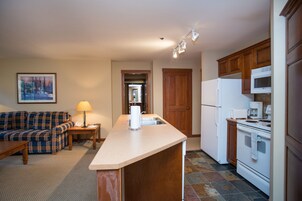 Condo, 2 Bedrooms | Private kitchen | Fridge, oven, coffee/tea maker, toaster