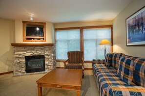Condo, 2 Bedrooms | Living area