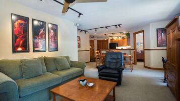 Condo, 2 Bedrooms | Living area