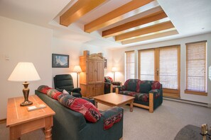 Condo, 2 Bedrooms | Living area
