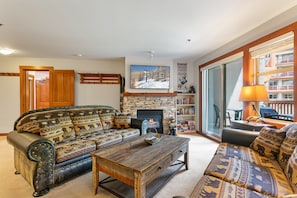 Condo, 2 Bedrooms | Living area