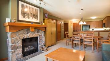 Condo, 2 Bedrooms | Bahagian dalam