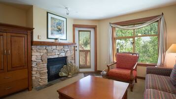 Condo, 1 Bedroom | Living area