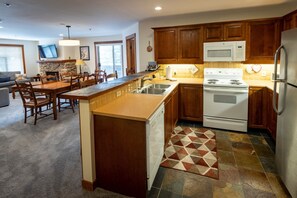 公寓客房, 2 間臥室 | 私人廚房 | 雪櫃、焗爐、咖啡機/沖茶器、多士爐