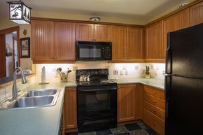 คอนโด, 2 ห้อ งนอน | ครัวส่วนตัว | ตู้เย็น, เตาอบ, เครื่องชงกาแฟ/ชา, เตาปิ้งขนมปัง