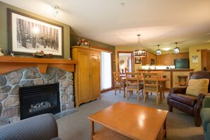 Condo, 2 Bedrooms | Living area