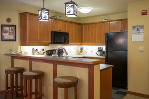 Apartamento, 2 habitaciones | Cocina privada | Frigorífico, horno, cafetera o tetera y tostadora