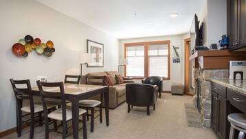 Condo, 2 Bedrooms | Dining