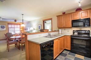 Condo, 2 Bedrooms | Private kitchen