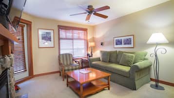 Appart'hôtel, 2 chambres | Coin séjour