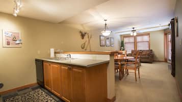 Condo, 1 Bedroom | Interior