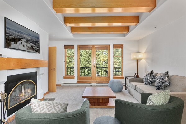 Condo, 2 Bedrooms | Living area