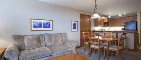 Condo, 2 Bedrooms | Interior