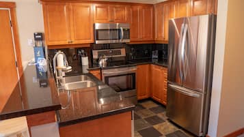 Condo, 2 Bedrooms | Private kitchen | Fridge, oven, coffee/tea maker, toaster