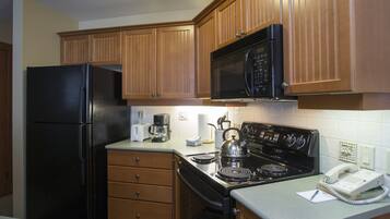 Appart'hôtel, 2 chambres | Cuisine privée | Réfrigérateur, four, cafetière/bouilloire, grille-pain