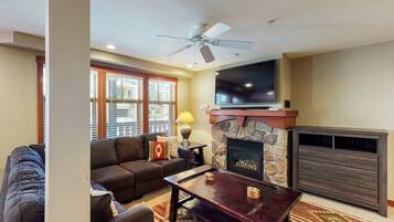 Condo, 2 Bedrooms | Interior detail