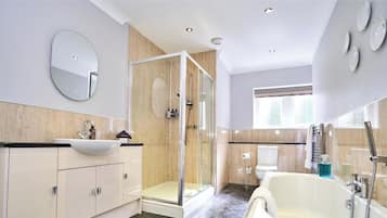 Honeymoon Room, Ensuite | Bathroom | Hair dryer, towels