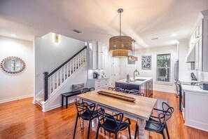 Casa, 3 habitaciones | Cocina privada | Frigorífico, horno, cafetera o tetera y tostadora