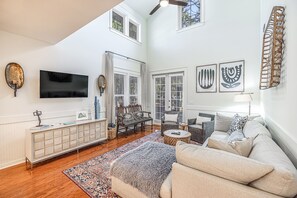 獨棟房屋, 3 間臥室 | 起居區 | 智慧型電視