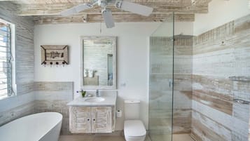 Villa, 3 Bedrooms | Bathroom | Towels