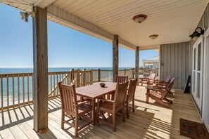Outdoor dining - Just Beachy - 103 Tecumseh 4 Bedroom Home by RedAwning (Dauphin Island)