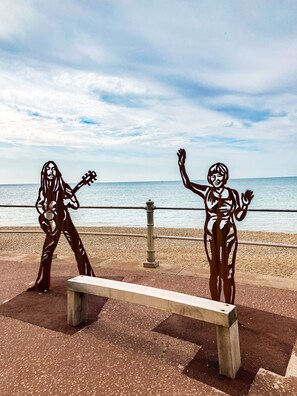 Beach nearby - A Stones Throw (St Leonards-On-Sea)