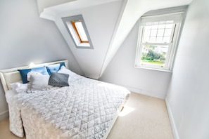 Apartment | 2 bedrooms, iron/ironing board, free WiFi - A Stones Throw (St Leonards-On-Sea)