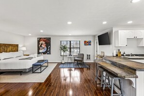 Interior - Riverfront Oasis, Private Dock, Grill & Firepit (Sequin)