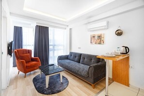 Elite Room, 1 Double Bed with Sofa bed, Bathtub, Kitchenette | WiFi (無料)、ベッドシーツ