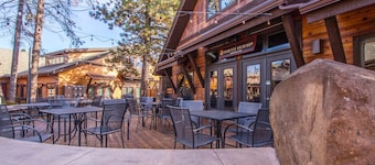 HART09 - Cozy Sunriver Getaway, Hot Tub, AC, Bikes