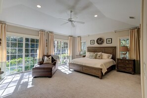 3 chambres, fer et planche à repasser, Wi-Fi, draps fournis