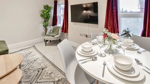 Dining - Groups/Contractors, Pet-friendly, Smart TV, WiFi (Farnborough)