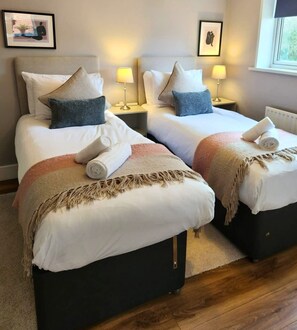 2 多间卧室、熨斗/熨衣板、WiFi、床单