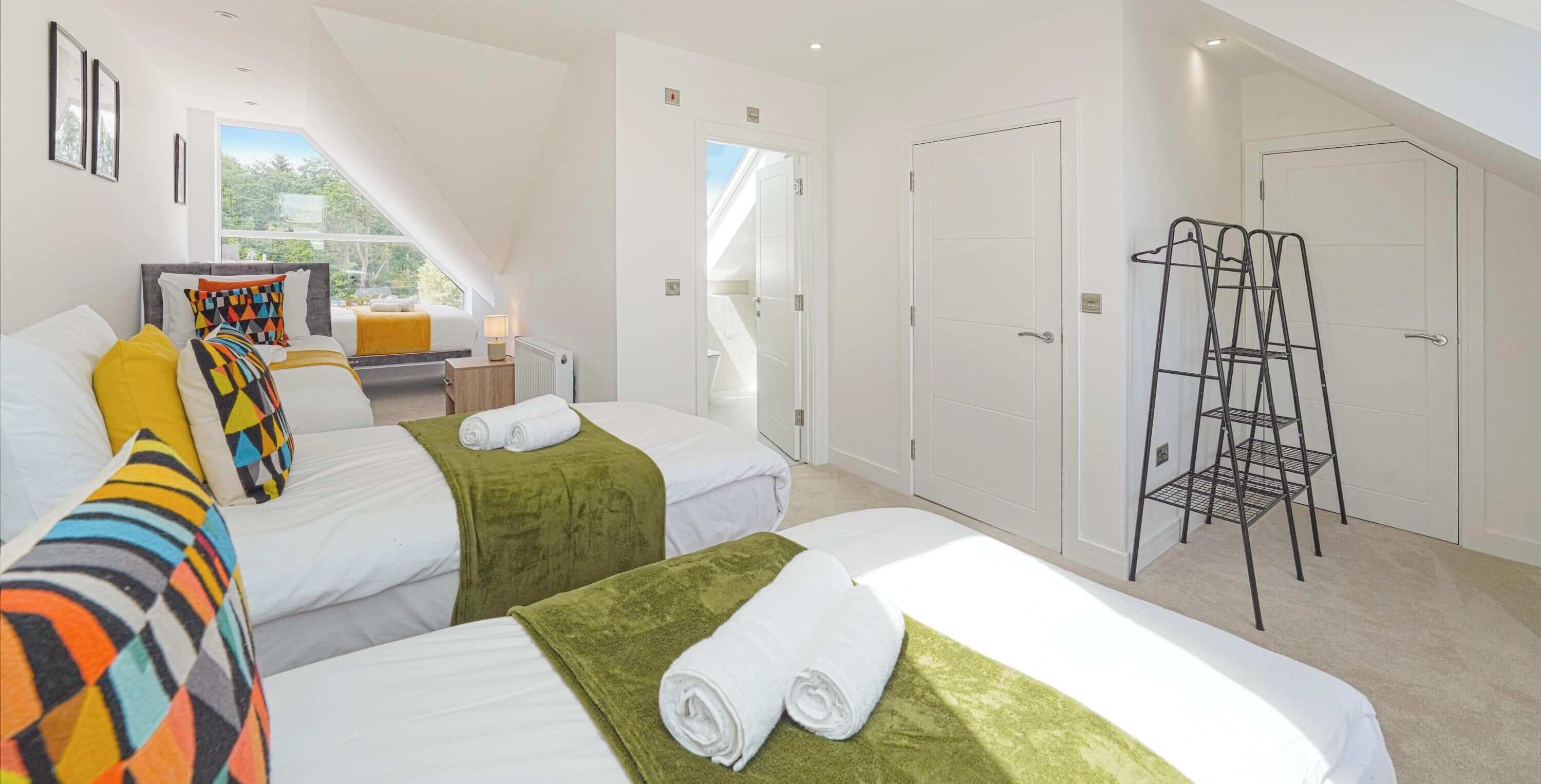 4 bedrooms, iron/ironing board, WiFi, bed sheets