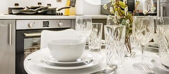 Modern 1BR Flat | WiFi | Netflix | Near Station