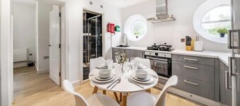 Modern Apartment | WiFi | Netflix | Near Station
