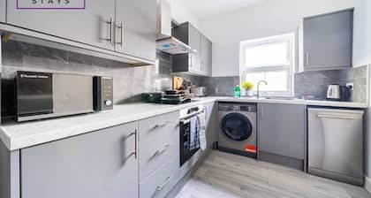 Spacious Apartment | Pet-Friendly, FREE WiFi