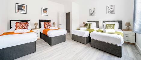 2 عدّة غرف نوم ومكتب ومكواة/لوح كي وواي فاي