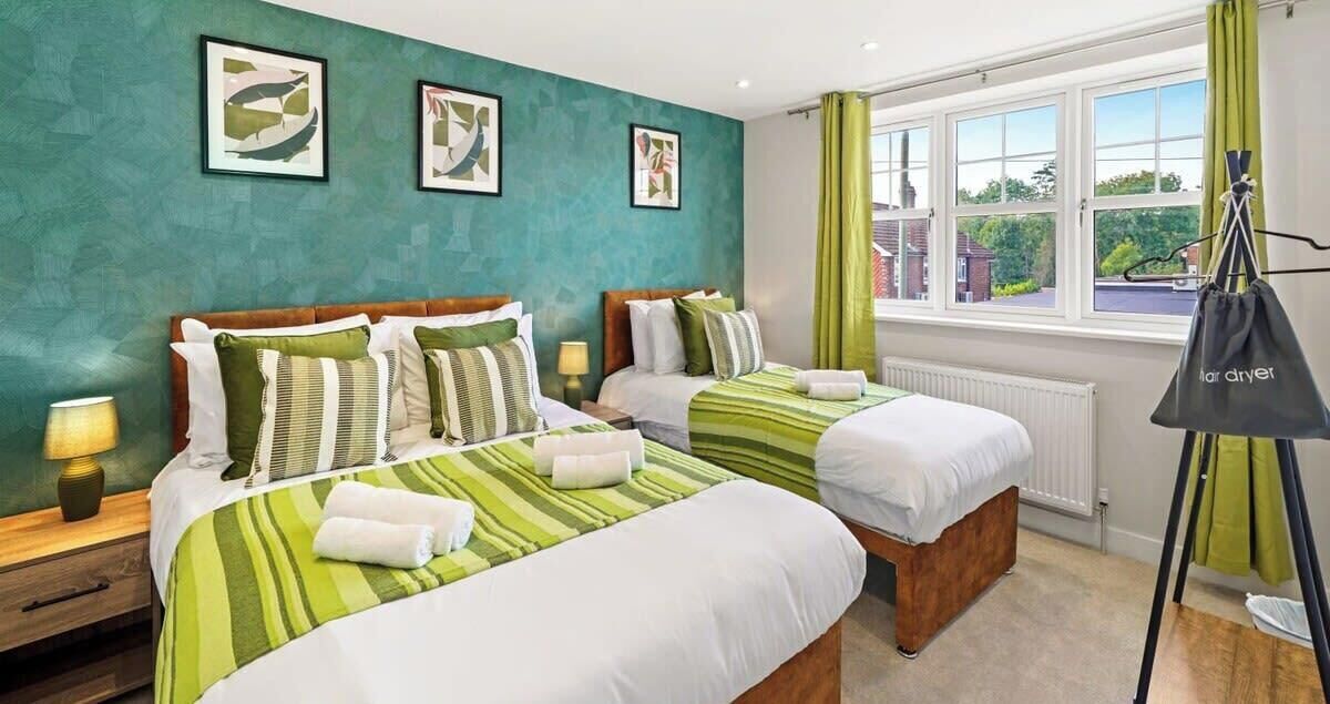 4 habitaciones, tabla de planchar con plancha, wifi y ropa de cama 