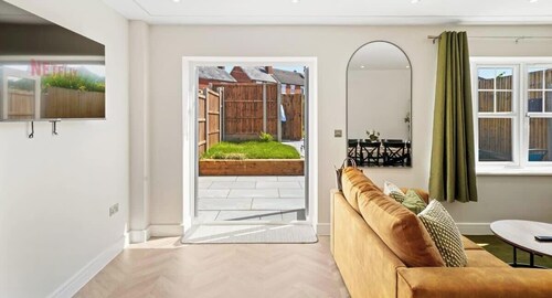 Large House, Contractors/Families, 2X Free Parking