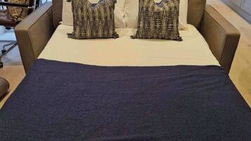 1 bedroom, desk, iron/ironing board, WiFi